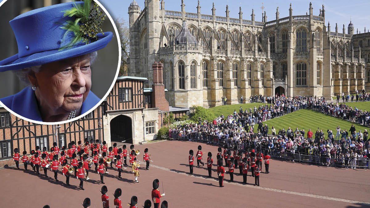 The Coldstream Guards ved Windsor Castle. Indsat: Dronning Elizabeth.