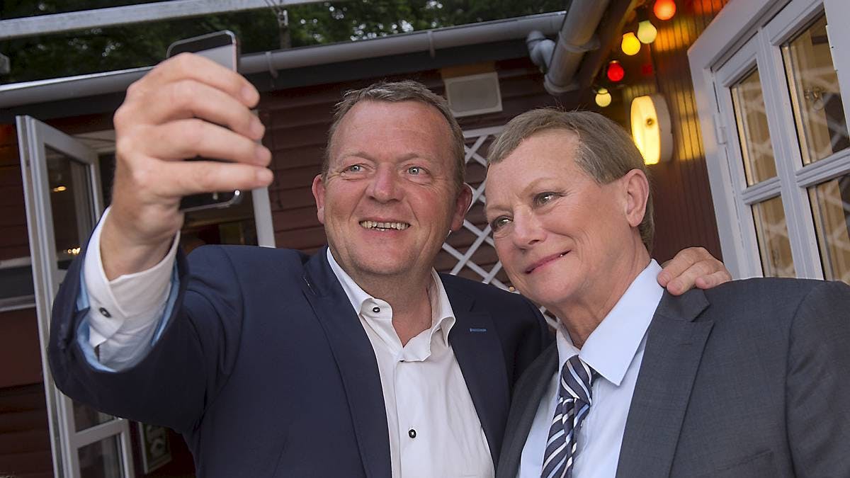 Naturligvis skulle mødet mellem den ægte og den falske Lars Løkke Rasmussen foreviges med en "selfie".