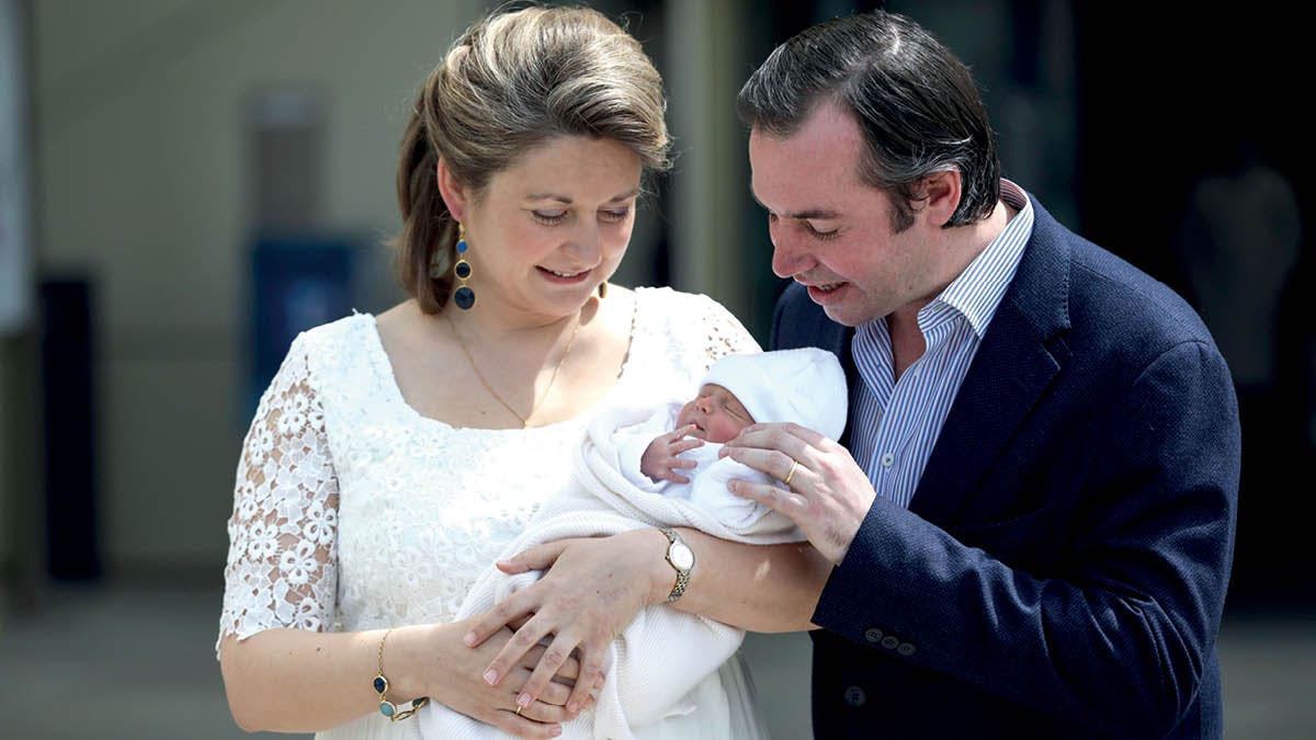 Arvestorhertuginde Stéphanie og arvestorhertug Guillaume med lille prins Charles.