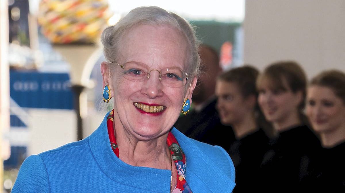 Dronning Margrethe ankommer til fejringen af 100-året for kvinders stemmeret.