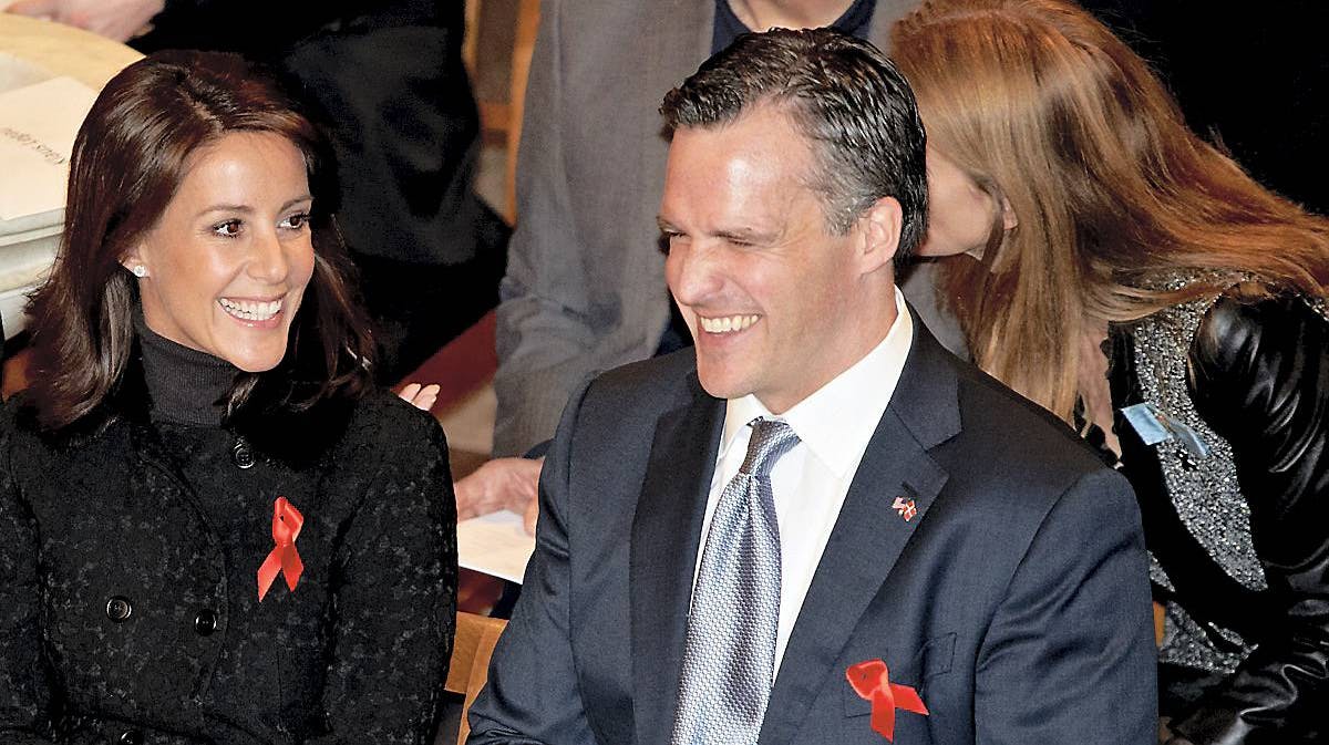 Prinsesse Marie hyggede sig med den amerikanske ambassadør Rufus Gifford i 2013