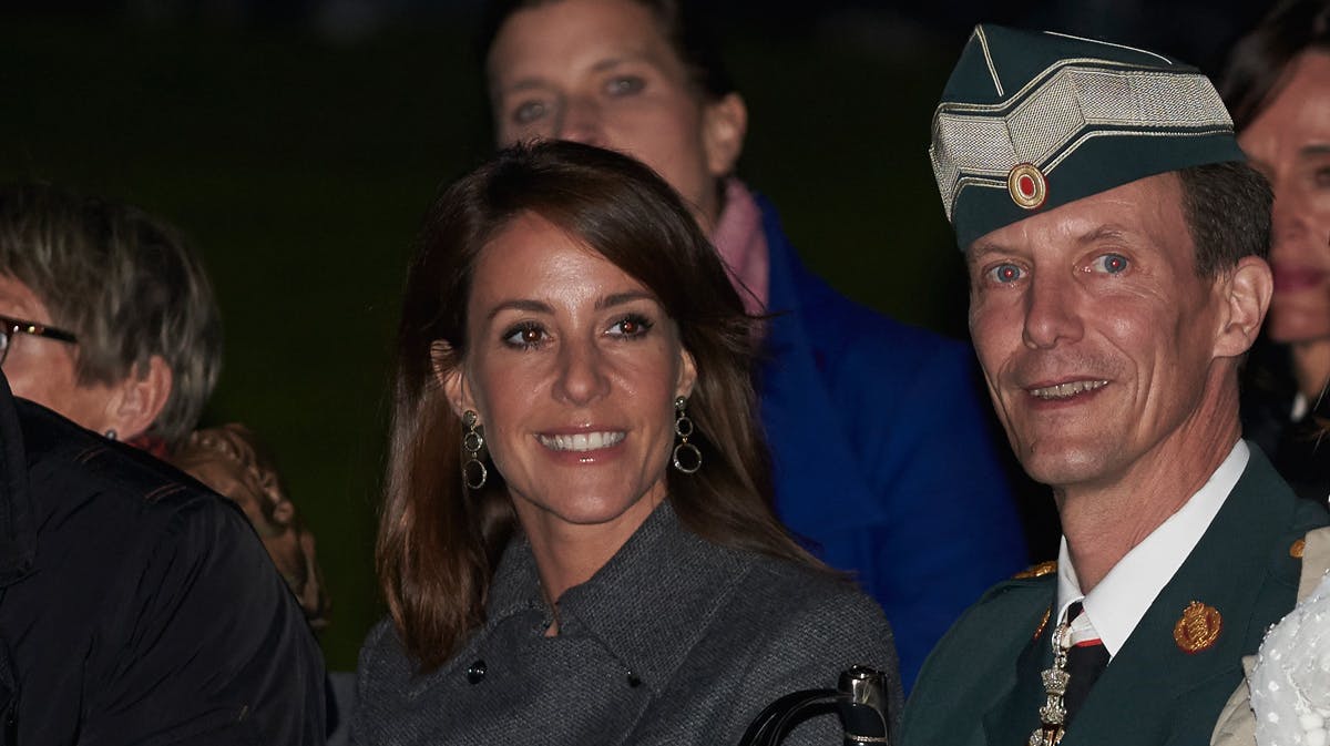 Prinsesse Marie og prins Joachim på stolerækkerne til Lysfest i Haderslev.