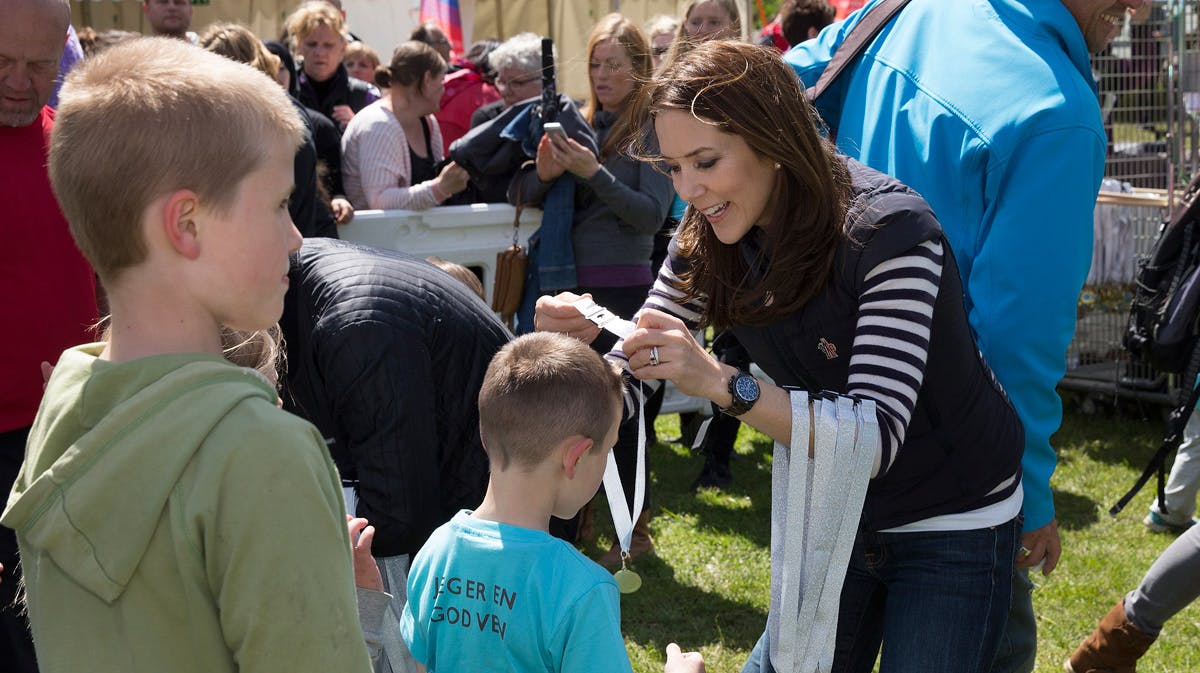 Kronprinsesse Mary uddelte medaljer