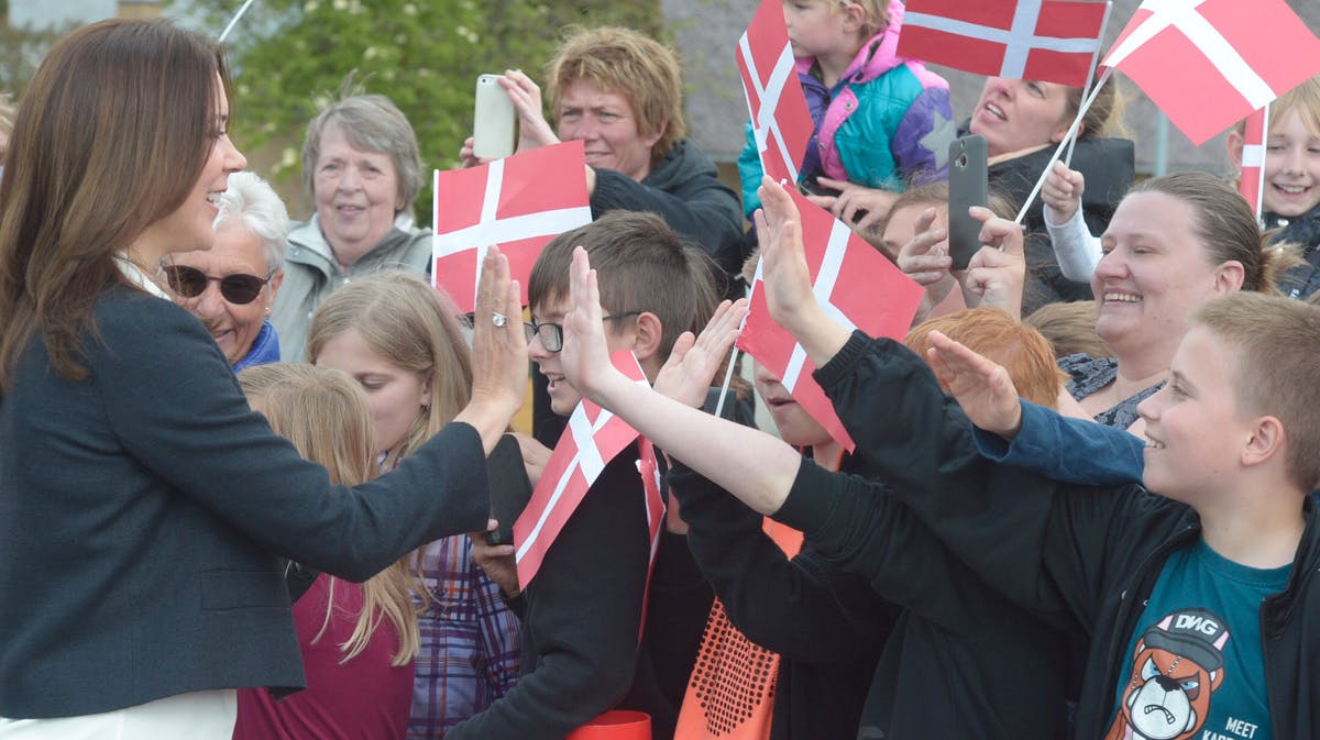 Kronprinsesse Mary gav highfives