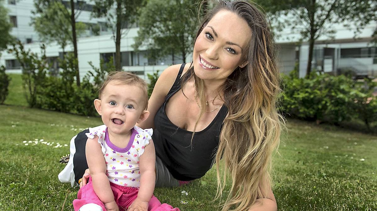 Mascha Vang med datteren Hollie Nolia i 2013.