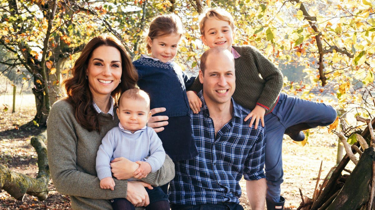 Prins William og hertuginde Catherine sammen med deres tre børn, prins George, prinsesse Charlotte og prins Louis. 