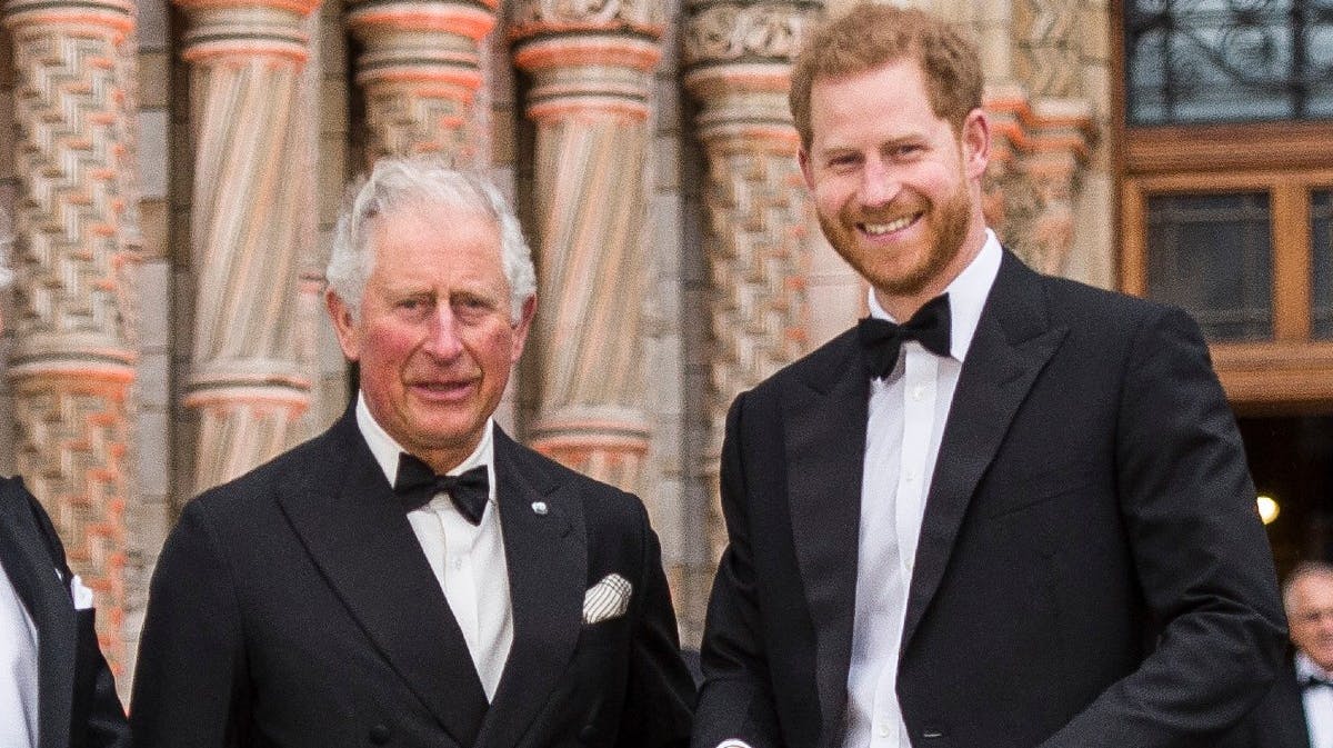 Prins Charles og prins Harry. 