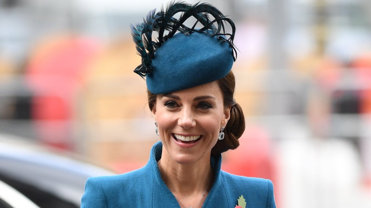 Hertuginde Catherine af Cambridge ankommer til mindehøjtidelighed i Westminster Abbey. 