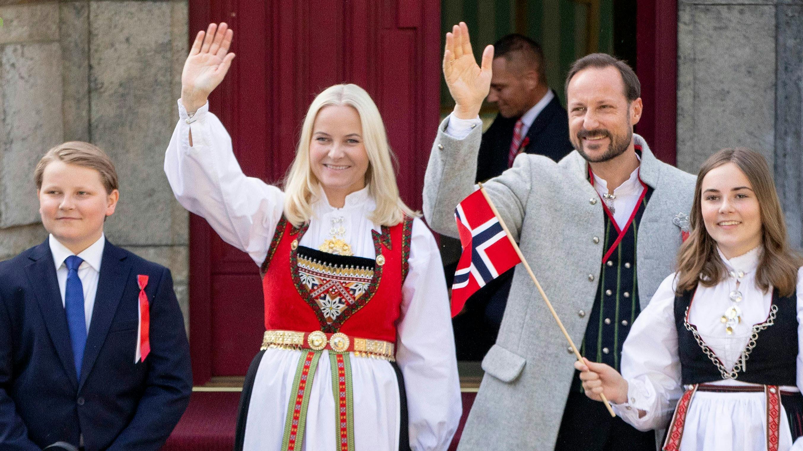 Kronprins Haakon, kronprinsesse Mette-Marit, prinsesse Ingrid Alexandra og prins Sverre Magnus til 17. maj-festligheder 2019.