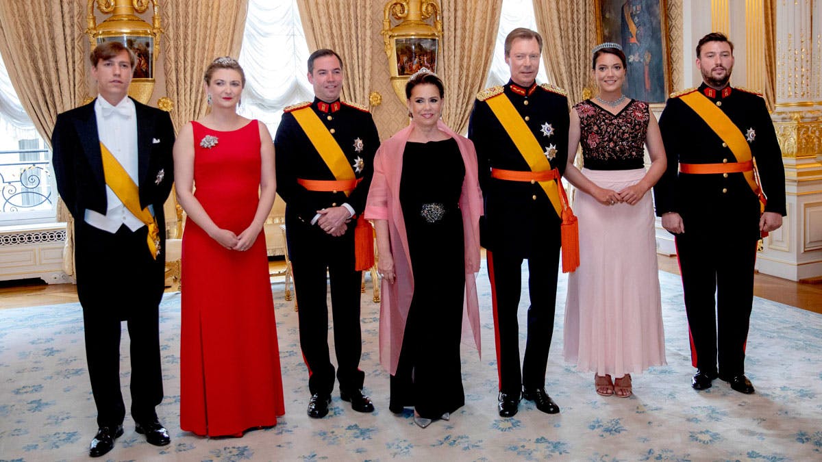 Den kongelige familie i Luxembourg. F.v. prins Louis, arvestorhertug Guillaume, arvestorhertuginde Stephanie, storhertuginde Maria Teresa, storhertug Henri, prinsesse Alexandra og prins Sebastian.