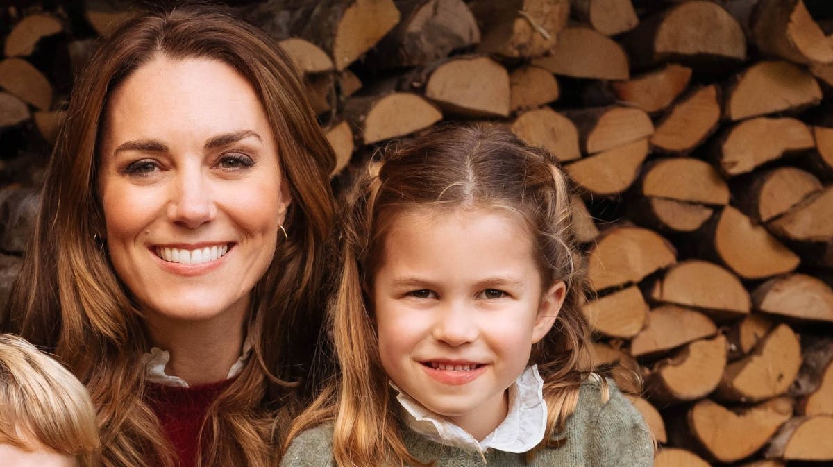 Hertuginde Kate og prinsesse Charlotte.