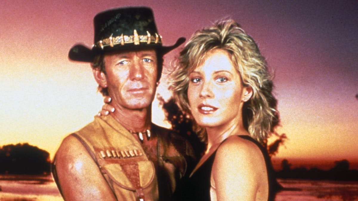 Paul Hogan og Linda Kozlowski i "Crocodile Dundee" i 1986. 