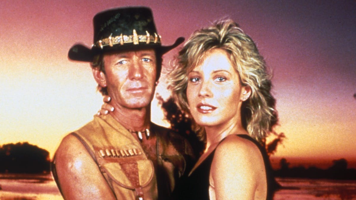 Paul Hogan og Linda Kozlowski i "Crocodile Dundee" i 1986. 