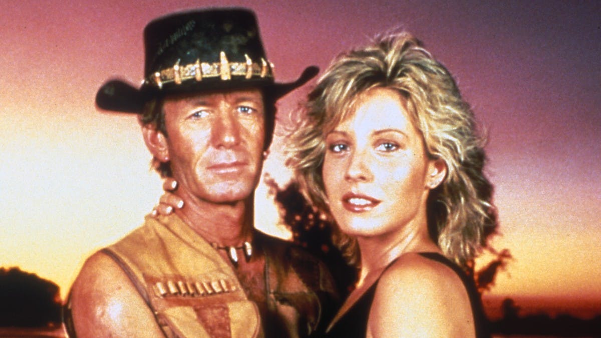 Paul Hogan og Linda Kozlowski i "Crocodile Dundee" i 1986. 