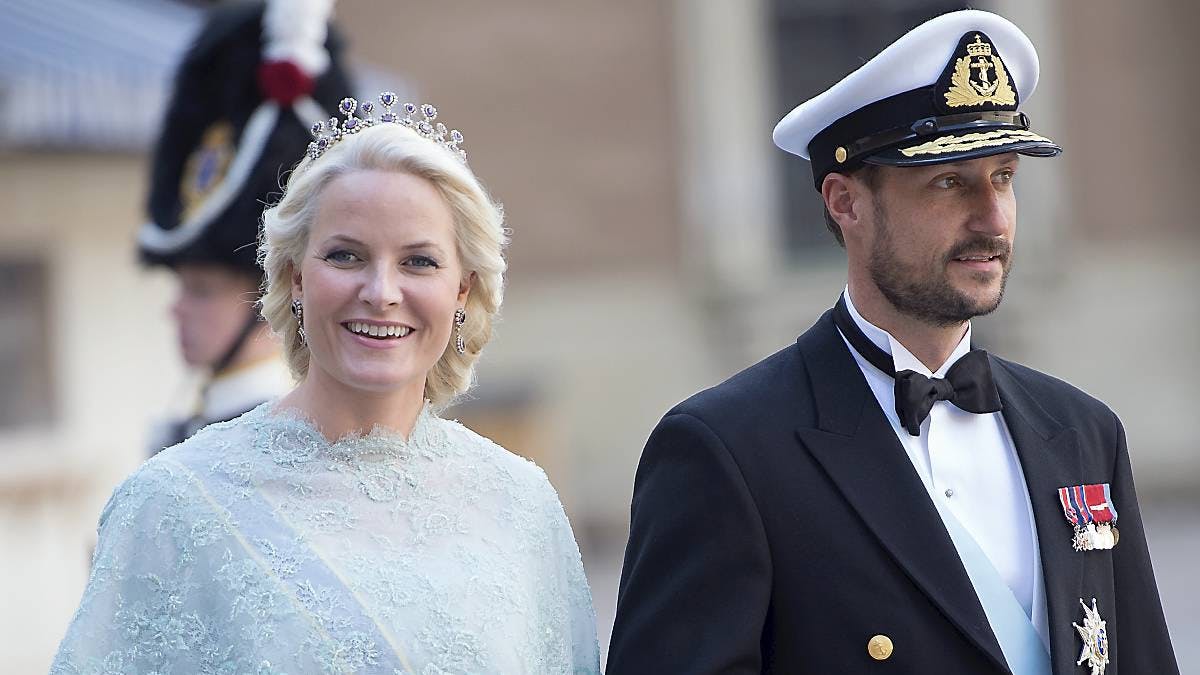 Kronprinsesse Mette-Marit og kronprins Haakon ved prinsesse Madeleine og Chris O&#39;Neills bryllup i juni 2013.