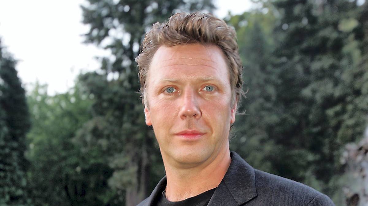 Mikael Persbrandt.