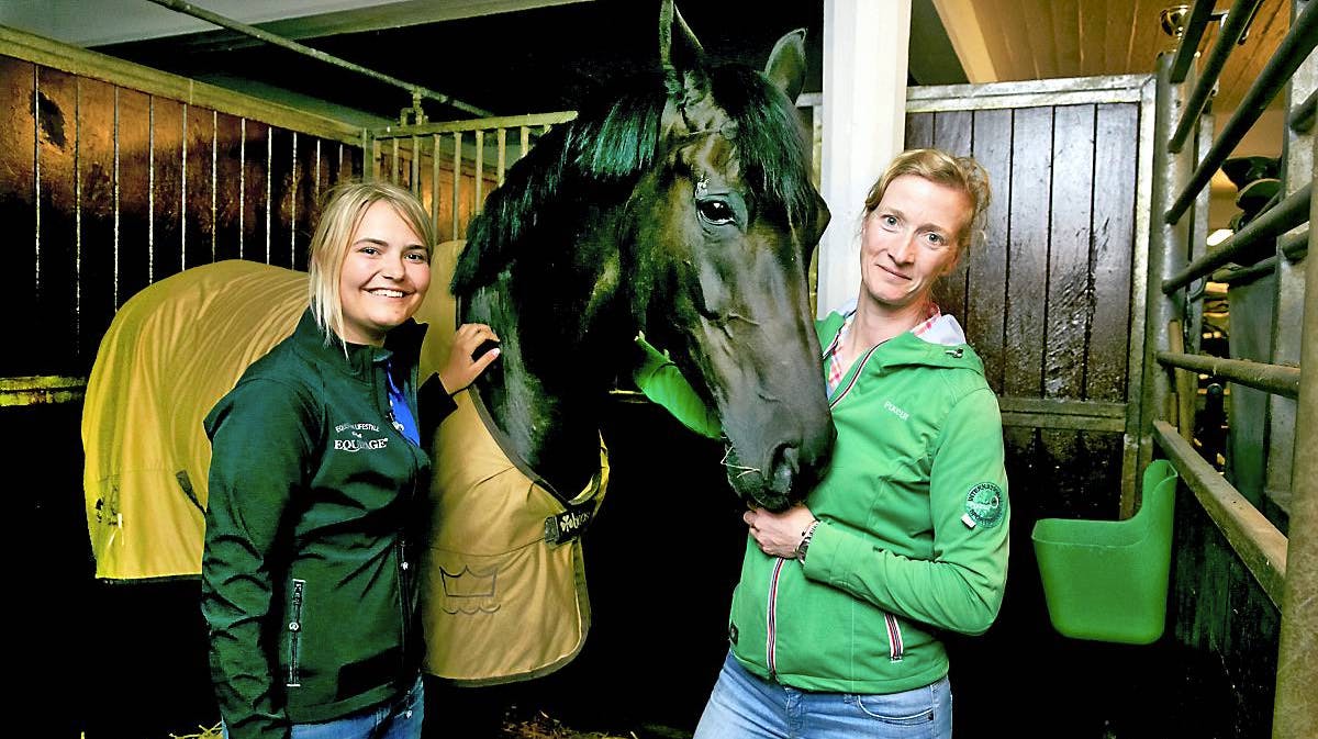 Prinsesse Nathalie sammen med sin hest og 15-årige Fie.