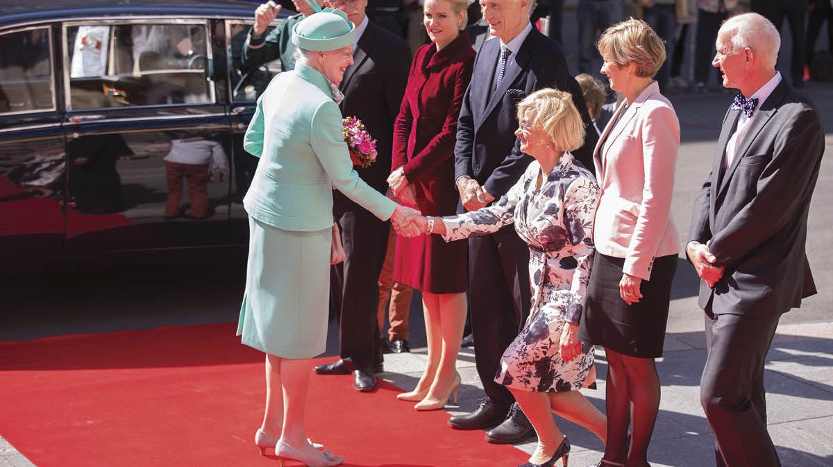 Pia Kjærsgaard har flere gange vist, at hun mestrer til perfektion at neje for majestæten.