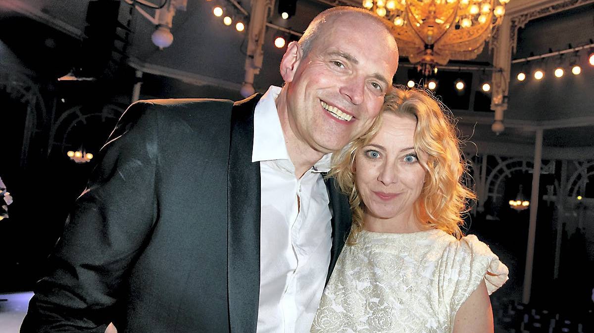 Niels Olsen bliver i Tivoli-revyen "TAM TAM" instrueret af sin kone Joy Maria Frederiksen.