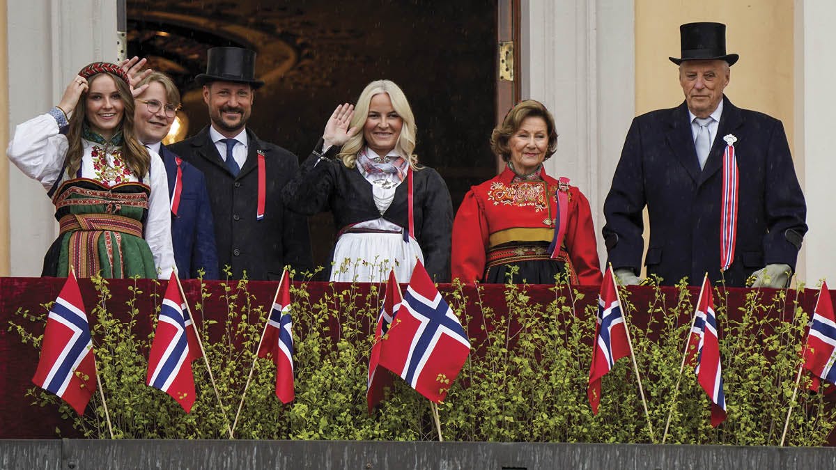 Den norske kongefamilie på balkonen til nationaldag 2021.