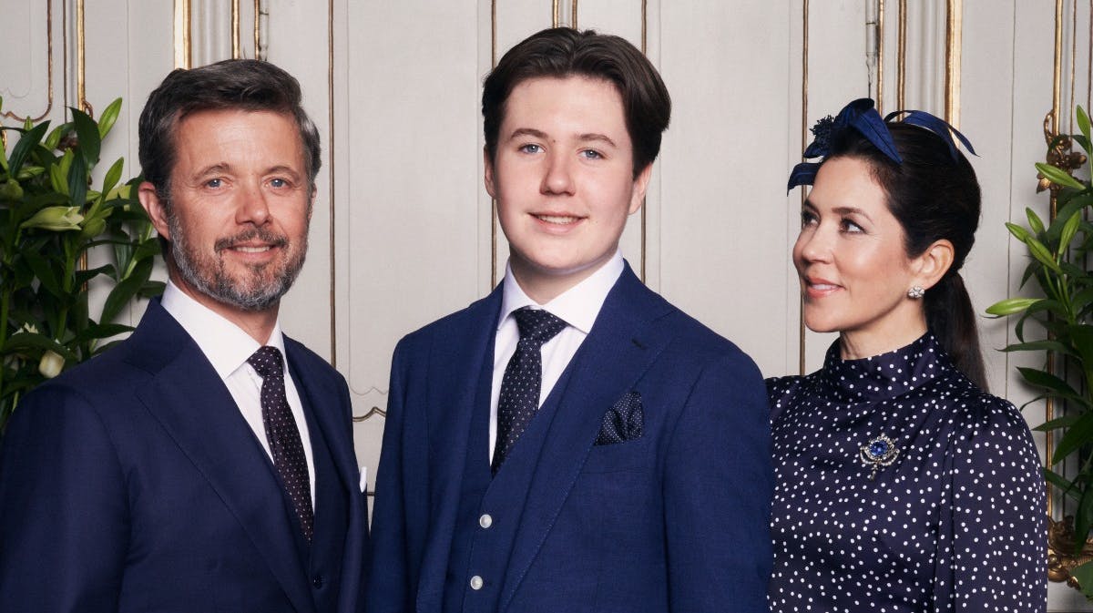 Prins Christian sammen med sine forældre til sin konfirmation i maj, 