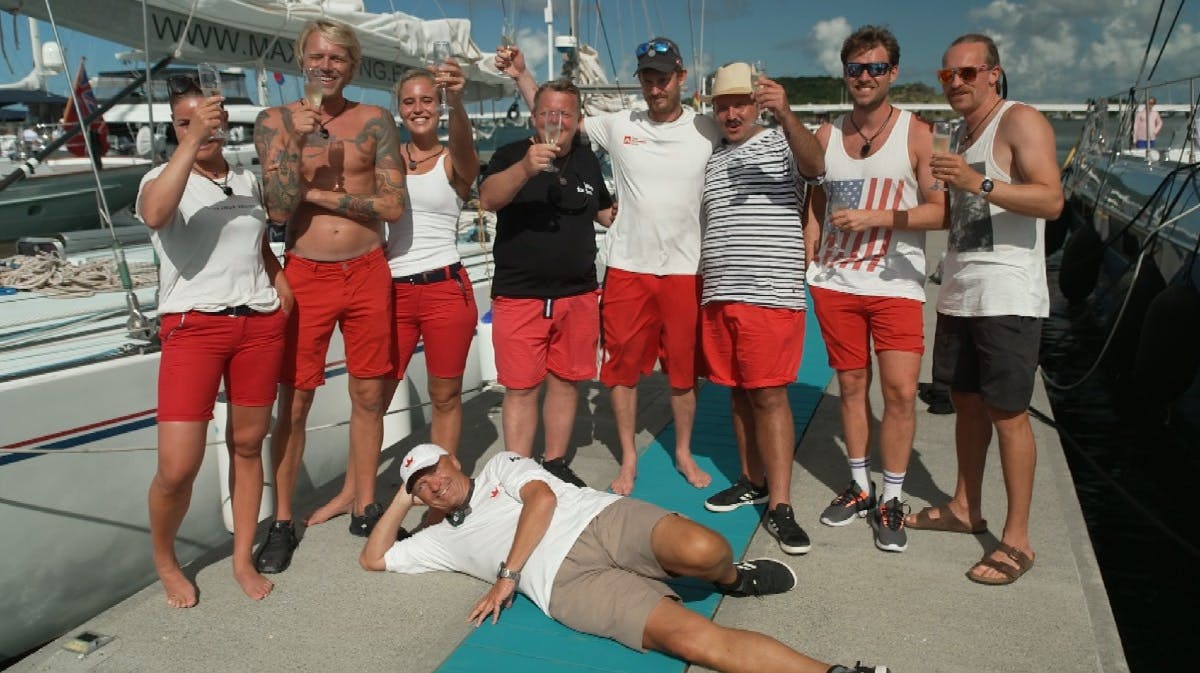 Besætningen i "Over Atlanten", da de kom i land efter 21 dage. 