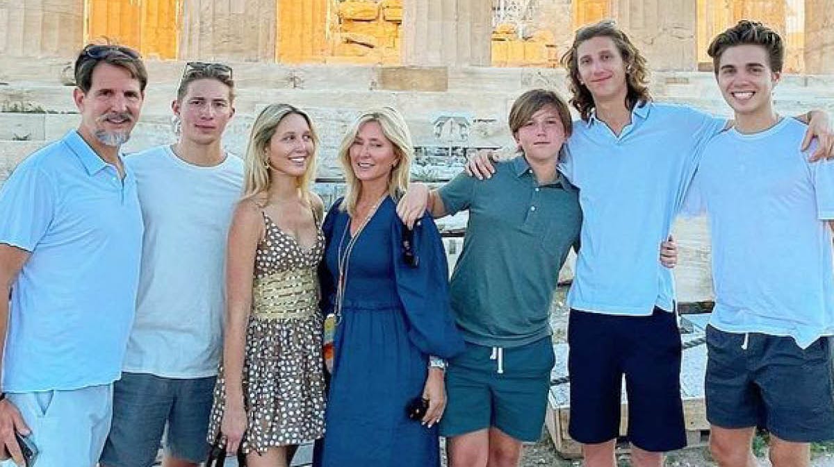 Kronprins Pavlos og kronprinsesse Marie-Chantal med deres fem børn. 