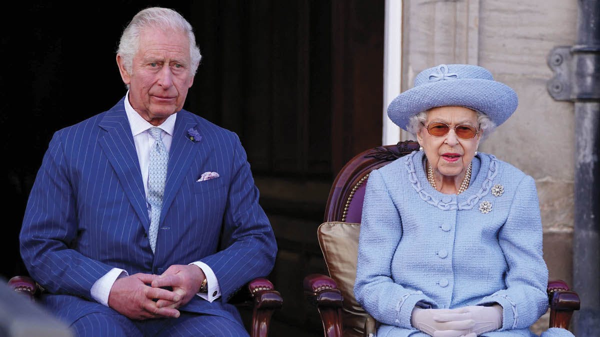 Prins Charles og dronning Elizabeth i juni 2022.