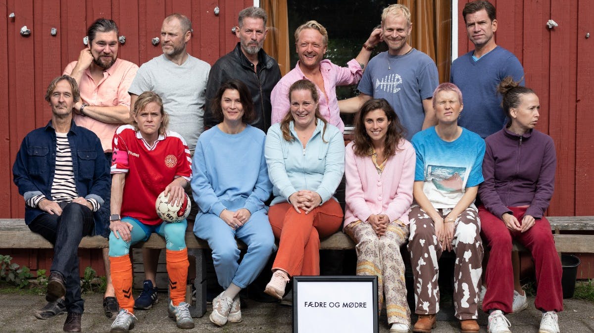 Rasmus Bjerg, Jacob Lohmann, Mikael Birkkjær, Martin Greis-Rosenthal, Carsten Bjørnlund, Nikolaj Lie Kaas, Lars Brygmann, Line Kruse, Lisa Loven Kongsli, Lise Baastrup, Katrine Greis-Rosenthal, Amanda Collin og Merete Mærkedahl i "Fædre og mødre