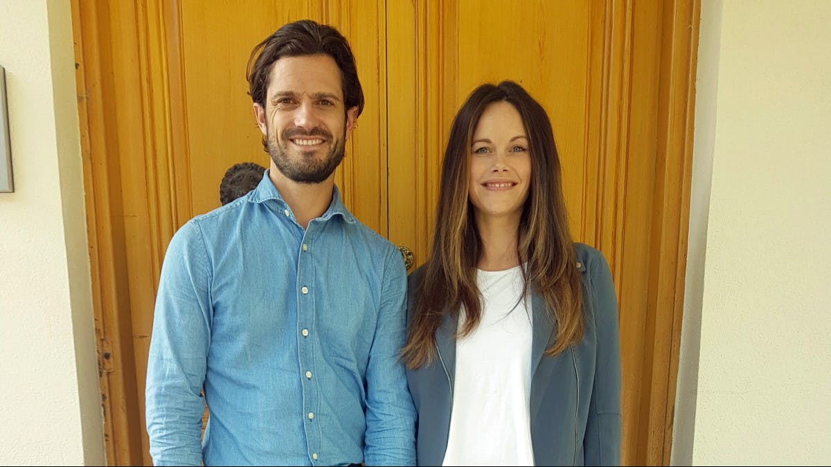 Prins Carl Philip og prinsesse Sofia dagen efter fødslen af prins Gabriel i 2017. 