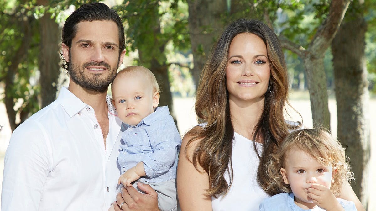 Prinseparret med to af deres sønner, prins Gabriel og prins Alexander. 