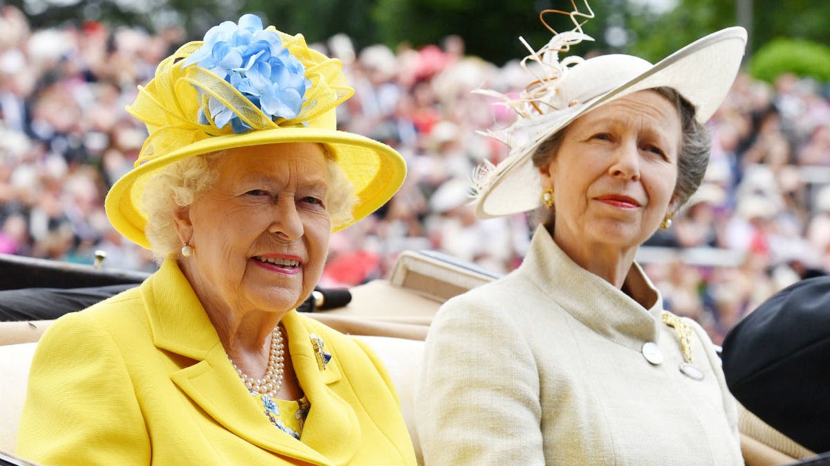 Dronning Elizabeth og prinsesse Anne.