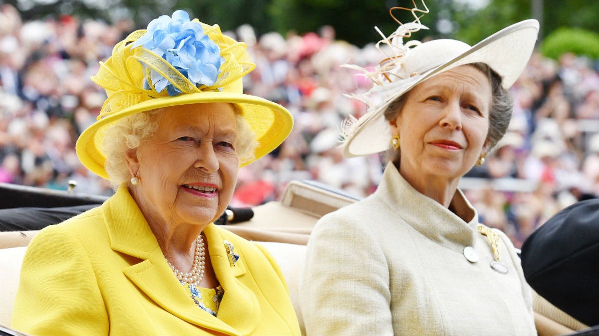 Dronning Elizabeth og prinsesse Anne.