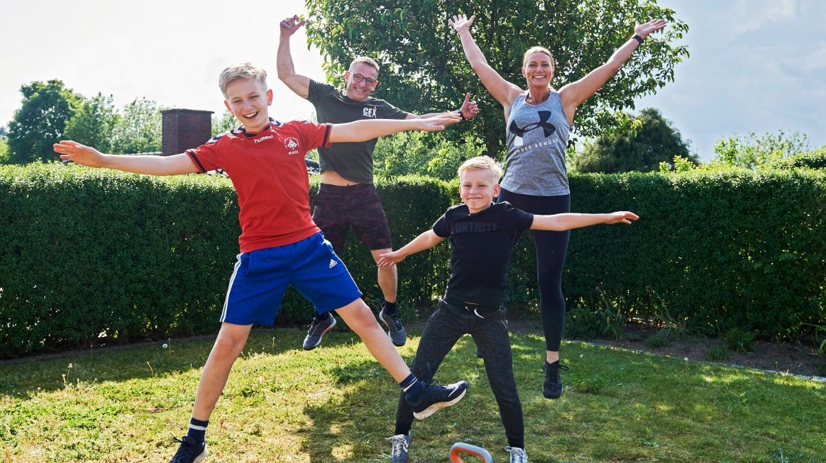 Karsten og Rie samt sønnerne Thomas og Martin fra "Min sindssygt sunde familie" i 2019. 