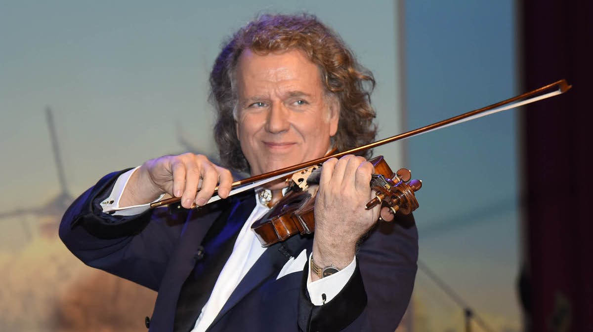 André Rieu spiller på violin