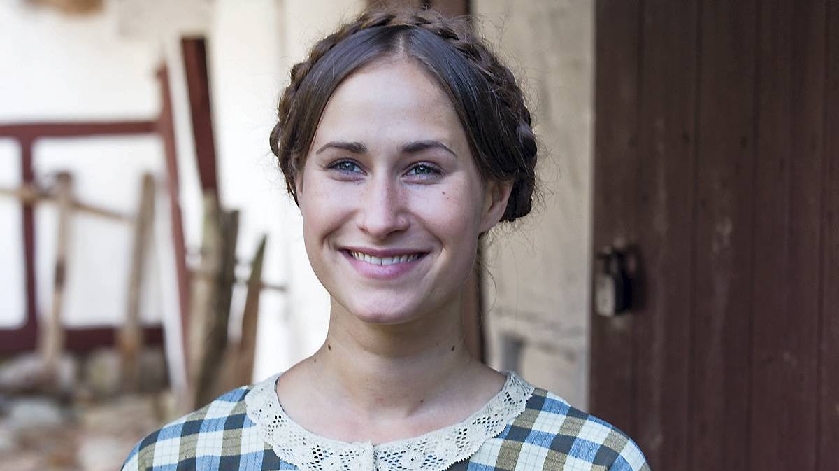 Rosalinde Mynster som Fie i "Badehotellet".