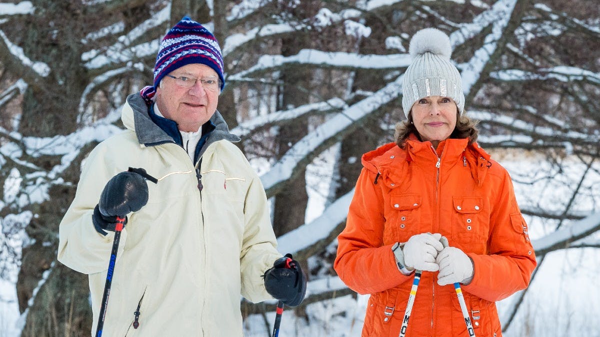 Kong Carl Gustaf og dronning Silvia på skitur.&nbsp;