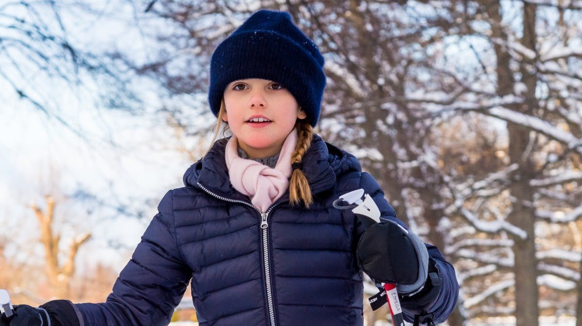 Prinsesse Estelle på skitur ved Drottningholms slott. 