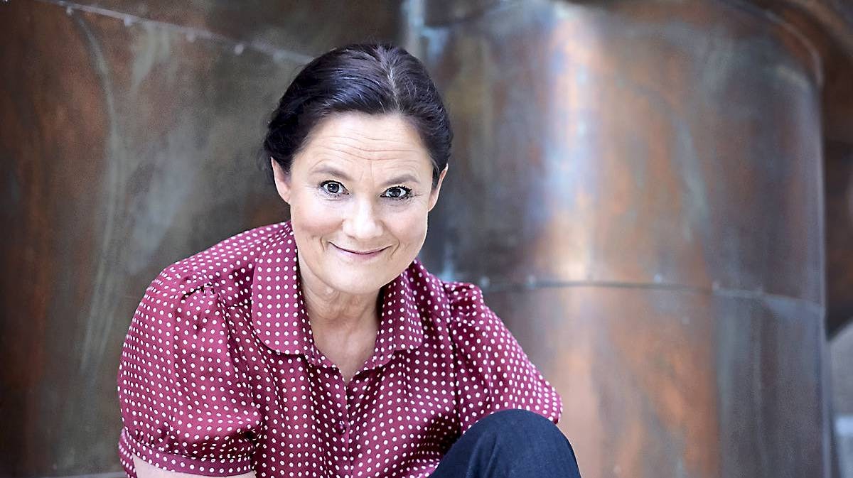 Pernilla August tager instruktør-rollen i det fælles nye filmprojekt med Lone Scherfig.