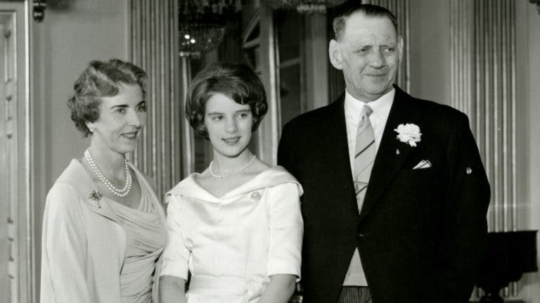 Dronning Ingrid og kong Frederik den 9. sammen med prinsesse Anne-Marie