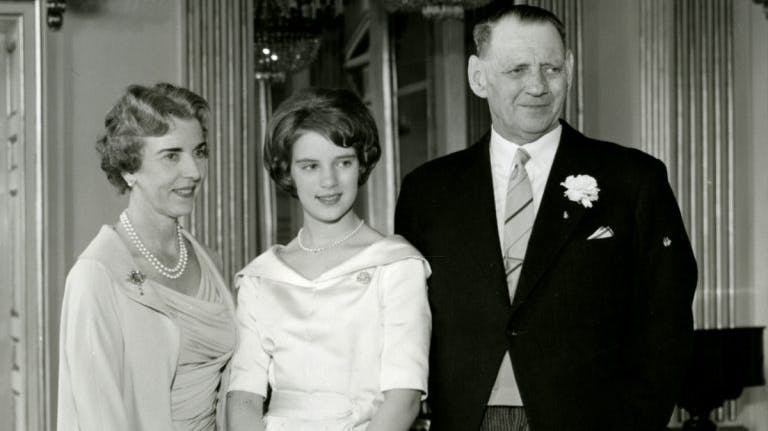 Dronning Ingrid og kong Frederik den 9. sammen med prinsesse Anne-Marie