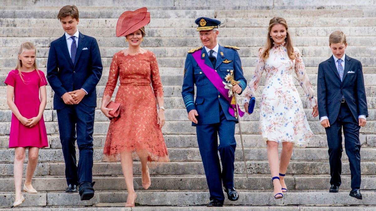 Den belgiske kongefamilie, fra venstre: prinsesse Eleonore, 11, prins Gabriel, 15, dronning Mathilde, kong Philippe, kronprinsesse Elisabeth 17, og prins Emmanuel, 13. 
