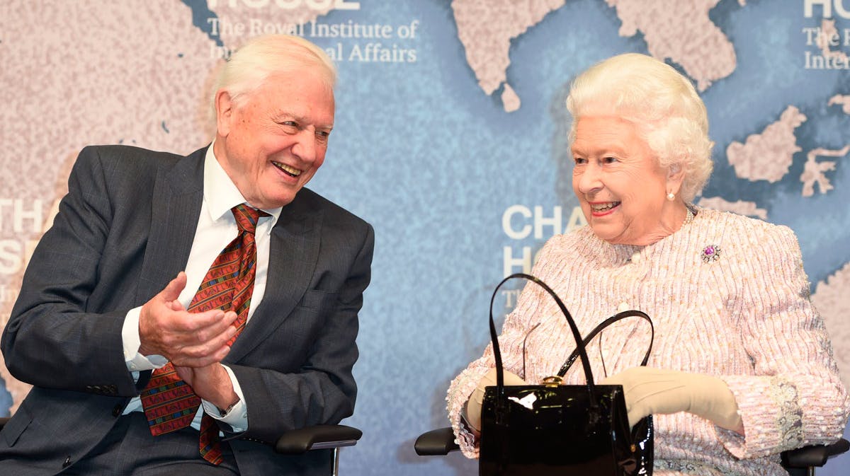 Dronning Elizabeth og David Attenborough.