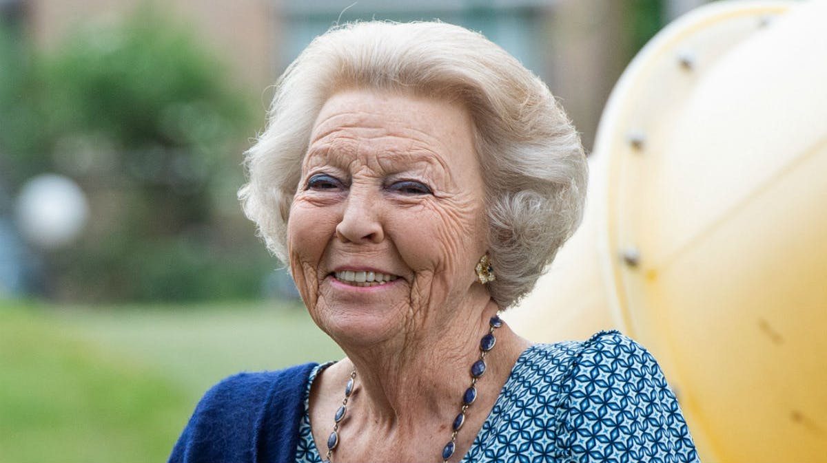 Prinsesse Beatrix på sin første opgave efter tre måneder i isolation. 