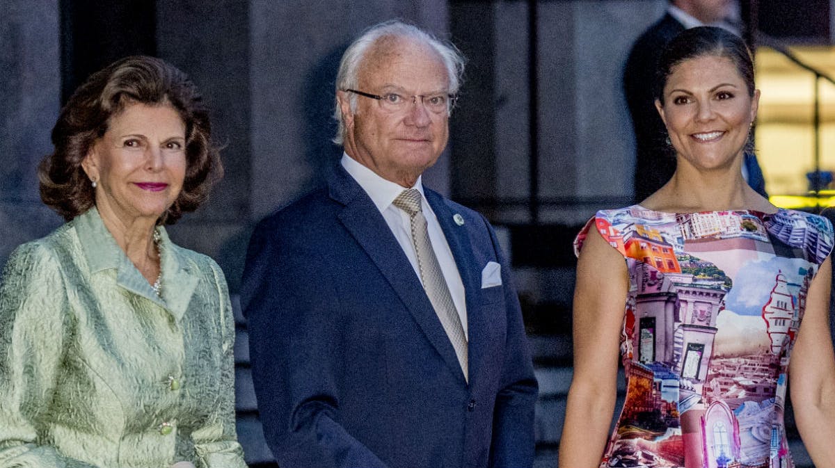 Kongeparret med kronprinsesse Victoria. 