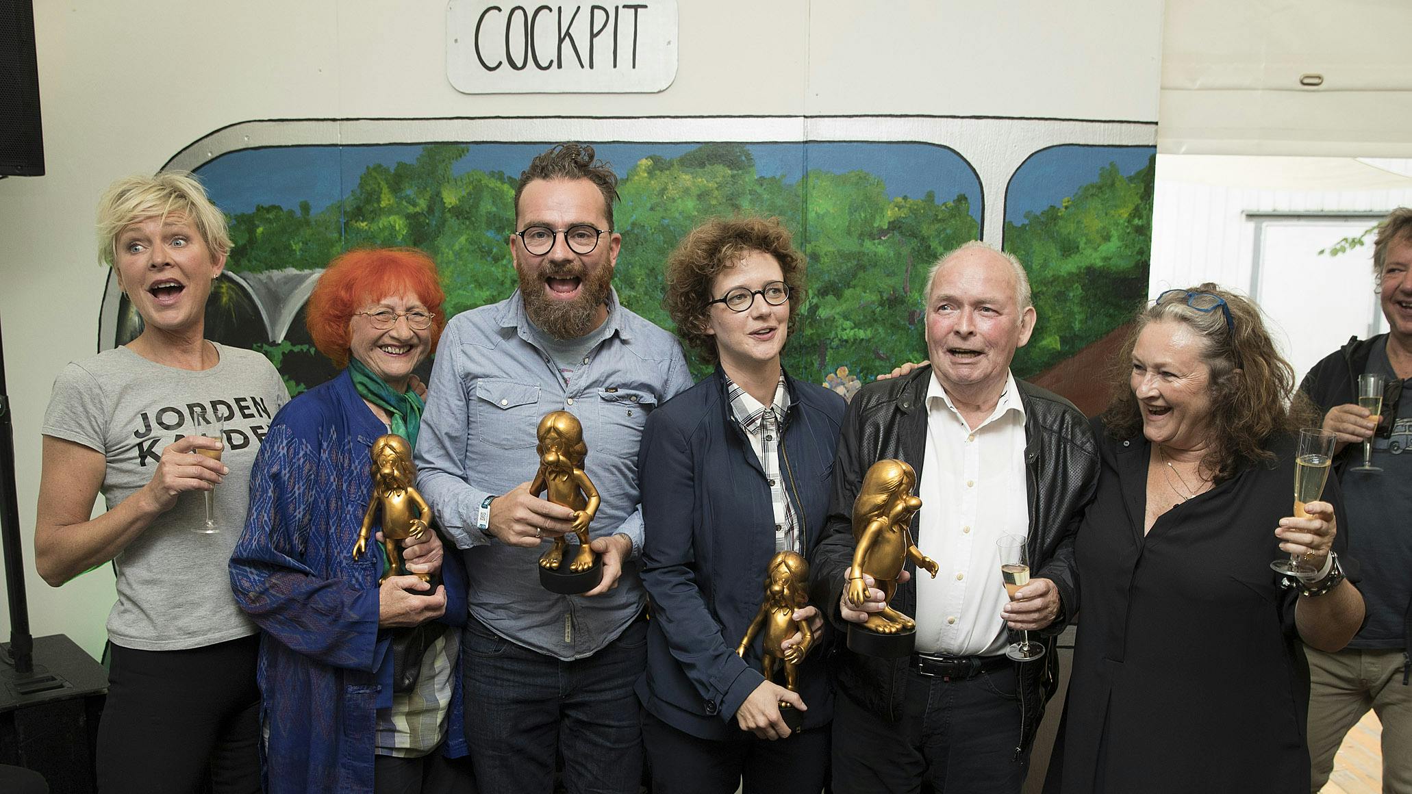 Fra venstre er det Søs Egelind, Jytte Abildstrøm, Mikael Simpson, Marie Key, Peter Belli og Kirsten Lehfeldt