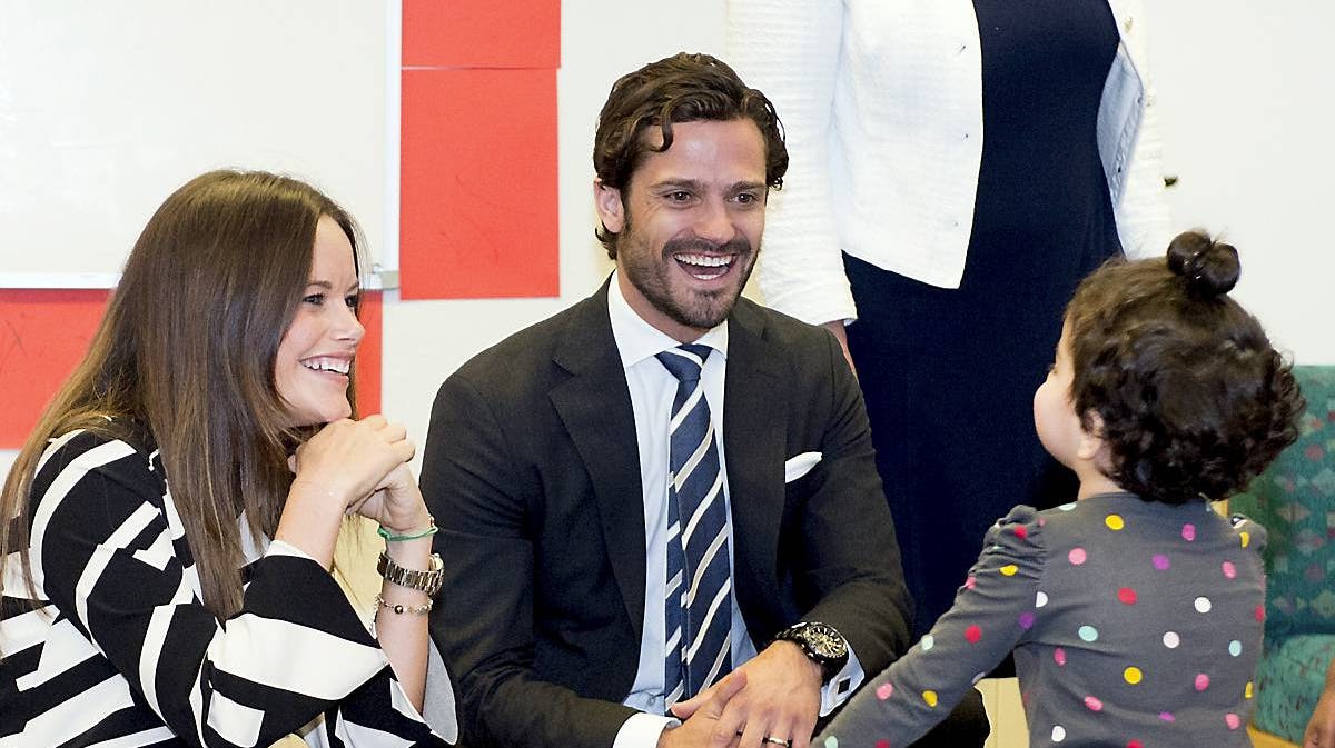Prinsesse Sofia og prins Carl Philip legede med børnene