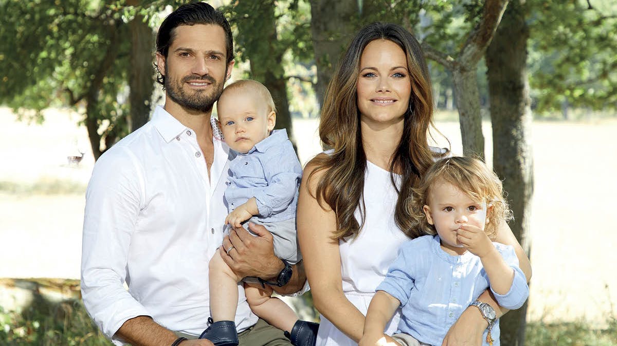 Prins Carl Philip og prinsesse Sofia med sønnerne, prins Alexander og prins Gabriel. 