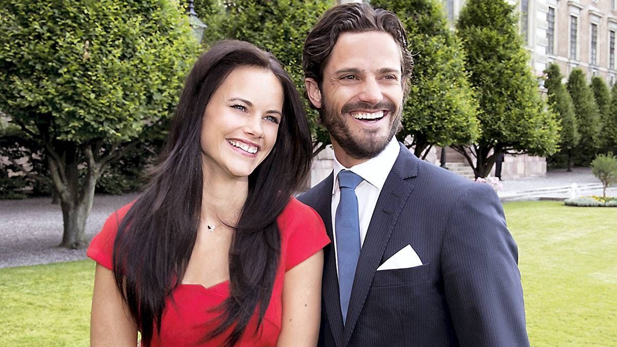 Sofia Hellqvist og prins Carl Philip på det officielle forlovelsesbillede.