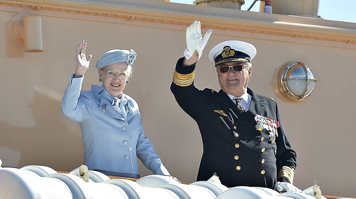 Dronning Margrethe og prins Henrik på Dannebrog